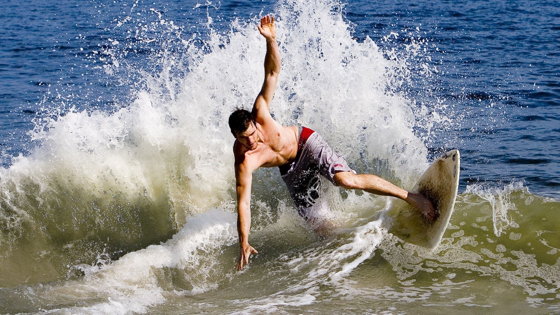 沃尔什50米蝶泳创赛会最佳成绩，沃尔50佳球视频